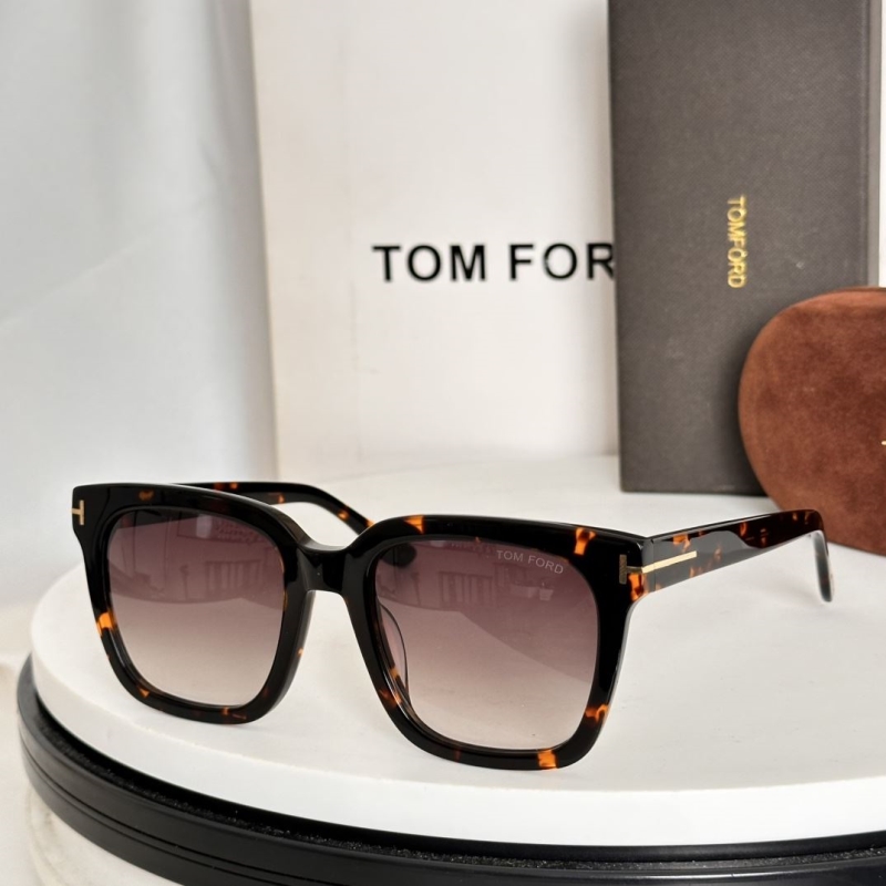 TOM FORD